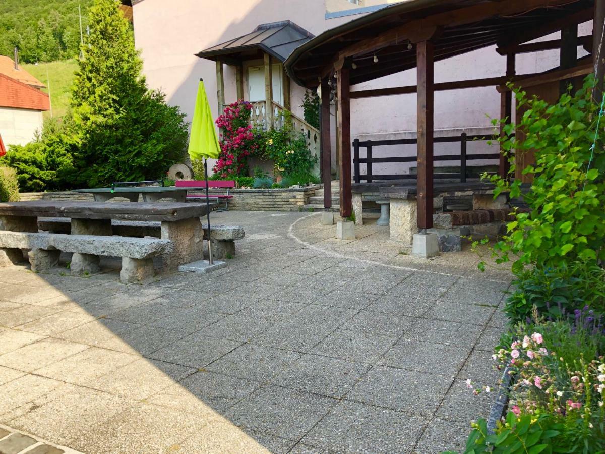 Auberge Pour Tous Vallorbe Exterior photo